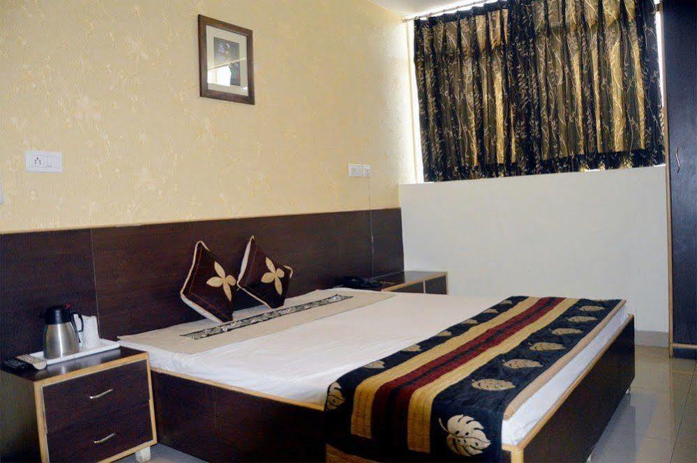 Hotel Zo Lalkothi Tonk Road 3*
